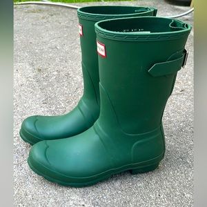 Hunter short matte green size 6 rainboots